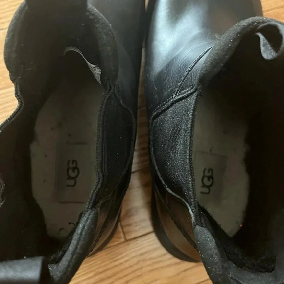 [M9]UGG Black Hillmont Chelsea Leather Boots with Wool Insole - Picture 8 of 11